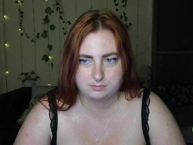Aliciaredluv live cam on BongaCams