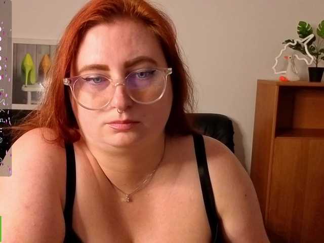 Aliciaredluv live cam on BongaCams