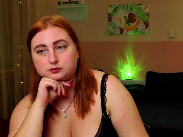 Aliciaredluv live cam on BongaCams