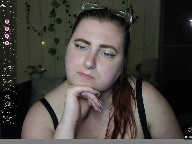 Aliciaredluv live cam on BongaCams