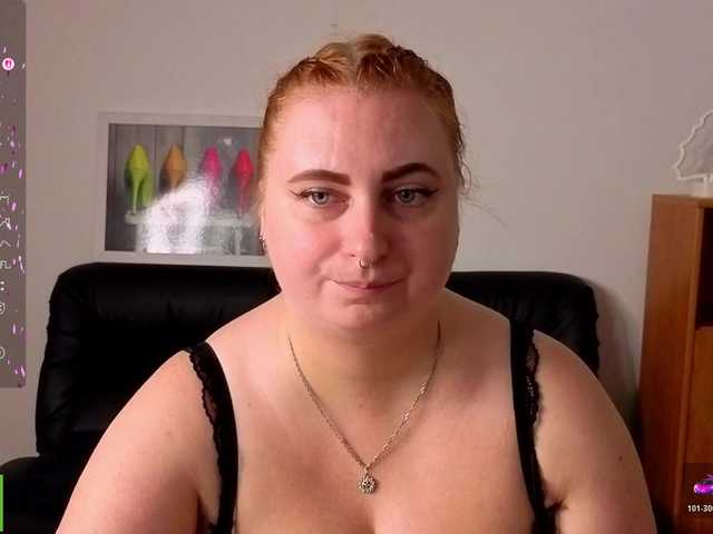 Aliciaredluv live cam preview