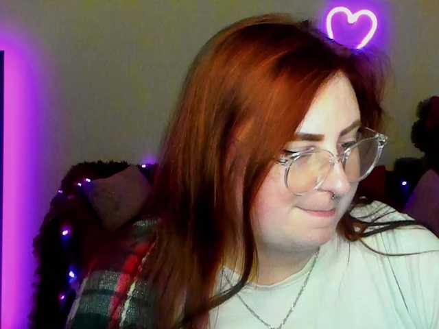 Aliciaredluv's BongaCams show and profile