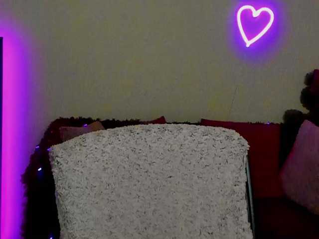 Aliciaredluv's BongaCams show and profile