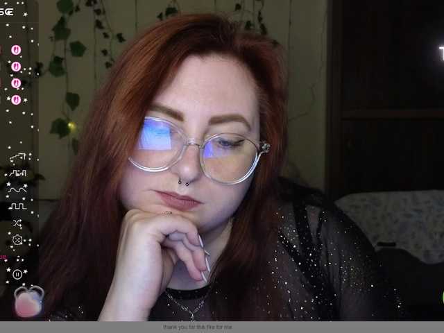 Aliciaredluv's BongaCams show and profile