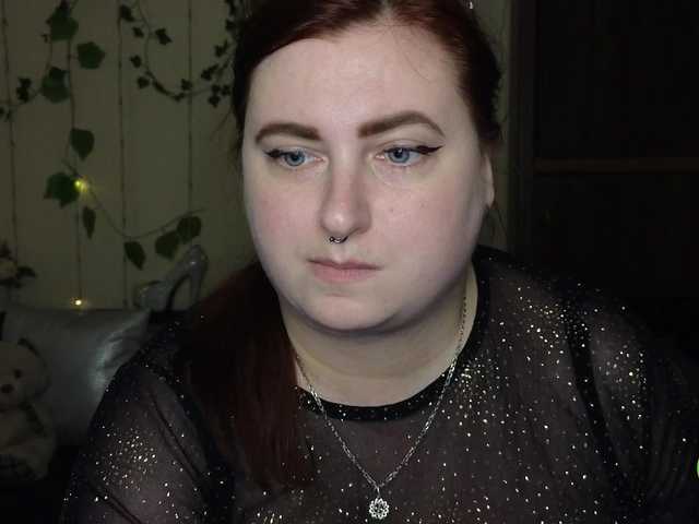 Aliciaredluv's BongaCams show and profile