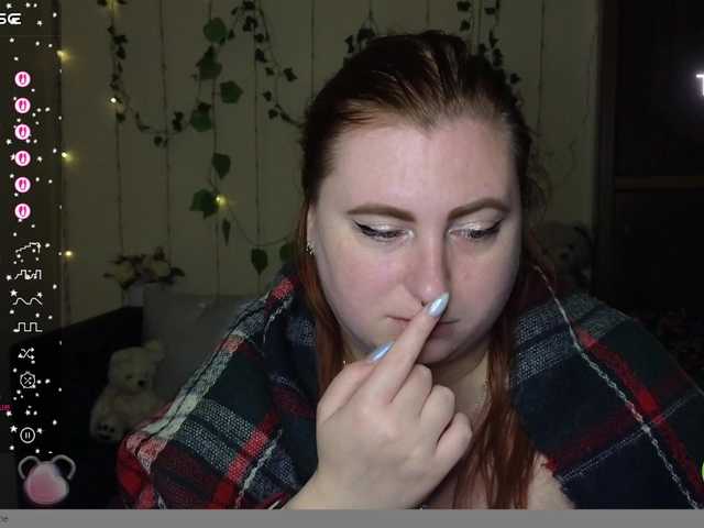 Aliciaredluv live cam on BongaCams