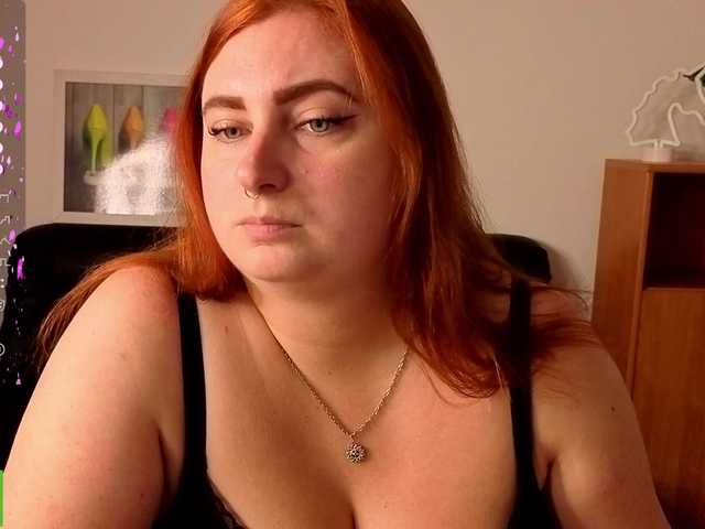 Aliciaredluv live cam preview