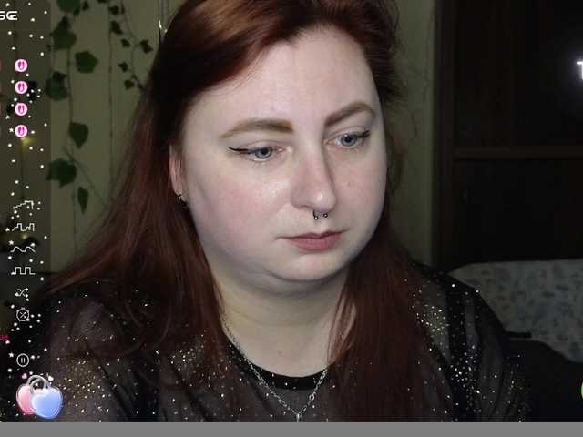 Aliciaredluv's BongaCams show and profile