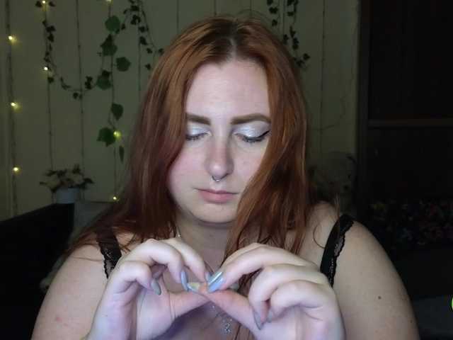 Aliciaredluv live cam on BongaCams