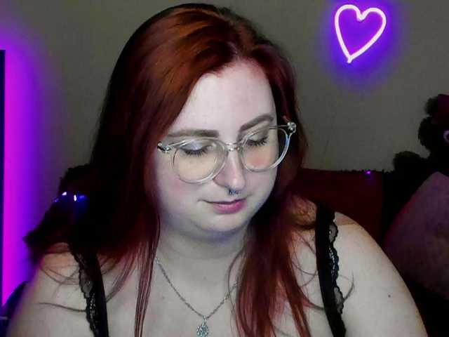 Aliciaredluv's BongaCams show and profile