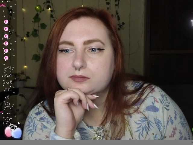 Aliciaredluv's BongaCams show and profile