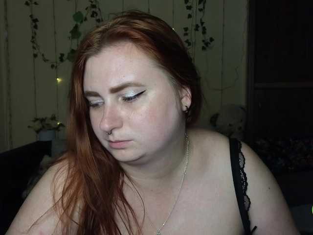 Aliciaredluv live cam on BongaCams