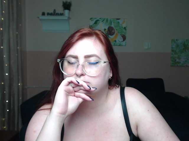 Aliciaredluv live cam on BongaCams