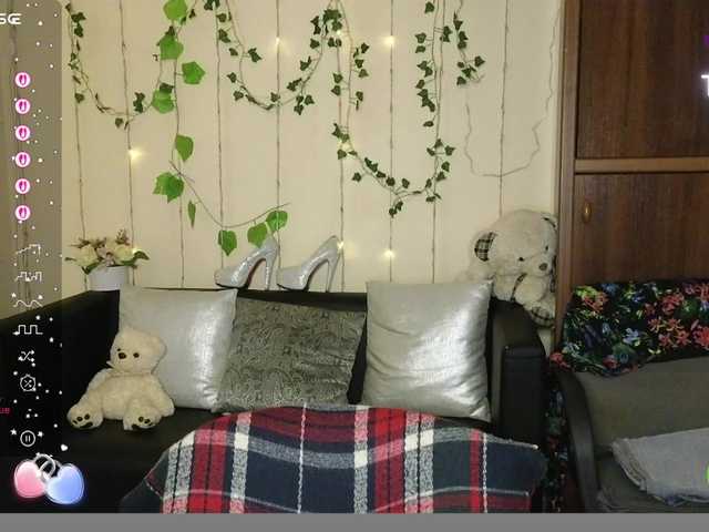 Aliciaredluv live cam on BongaCams