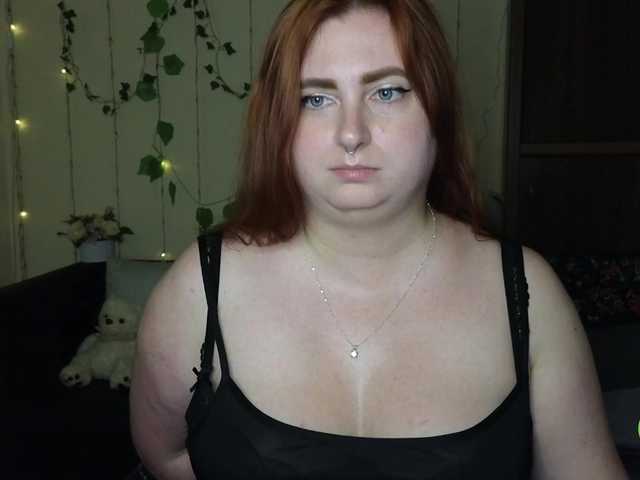 Aliciaredluv live cam on BongaCams