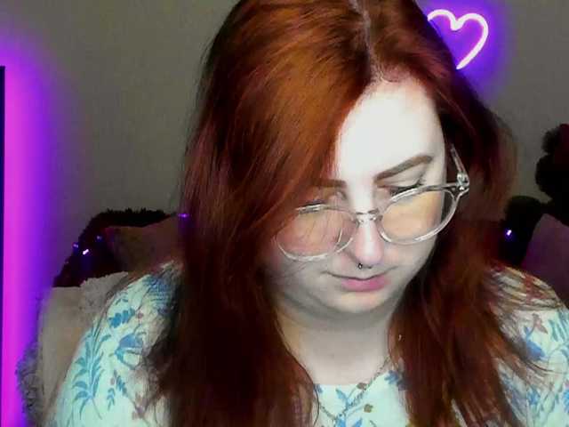 Aliciaredluv's BongaCams show and profile