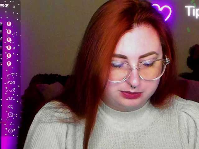 Aliciaredluv's BongaCams show and profile