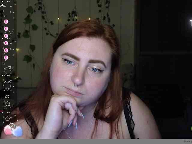 Aliciaredluv Live Webcam on BongaCams