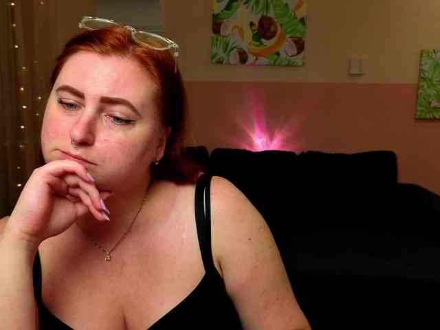 aliciaredluv's live room