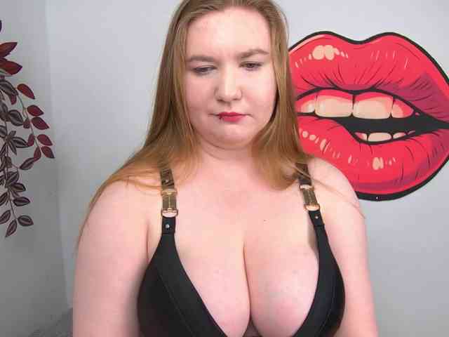 Model: NikkiWild