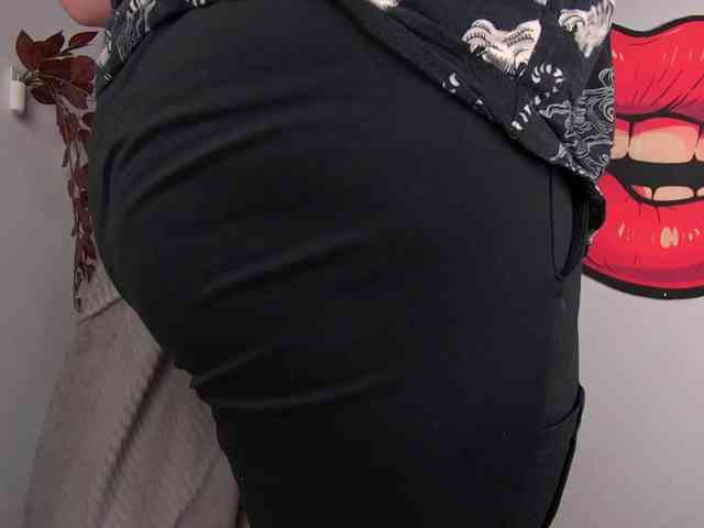 NikkiWild webcam