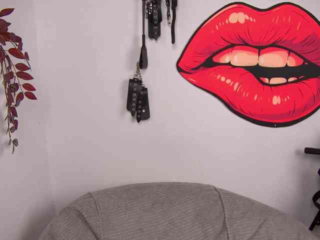 NikkiWild webcam