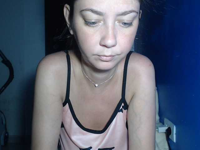 petitedanielle live webcam show