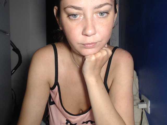petitedanielle live cam on BongaCams