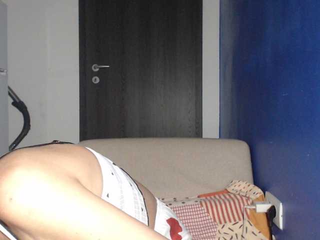petitedanielle live cam on BongaCams