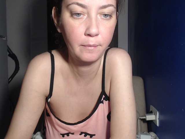 petitedanielle live cam on BongaCams