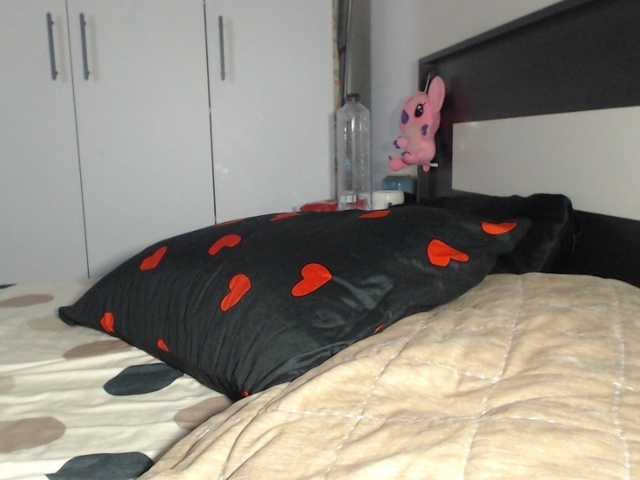 petitedanielle live webcam show