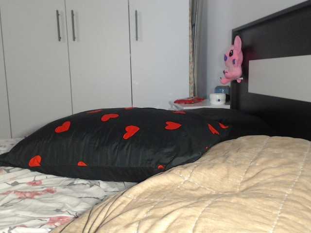 petitedanielle live webcam show