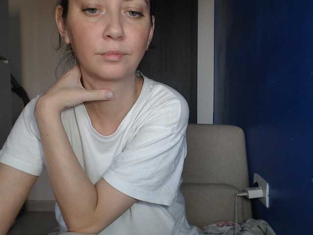 petitedanielle live cam on BongaCams
