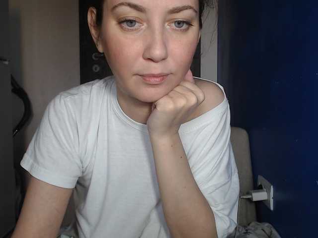 petitedanielle live cam on BongaCams