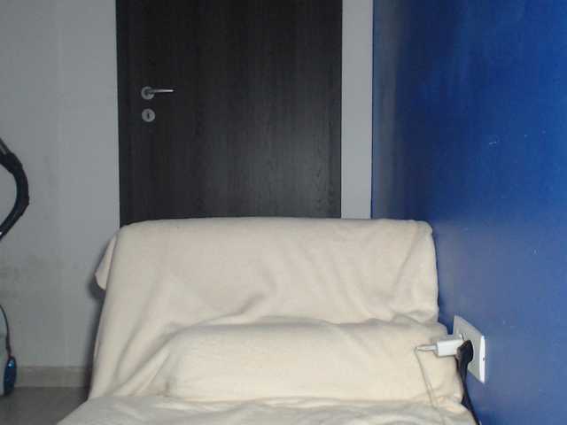 petitedanielle live webcam show