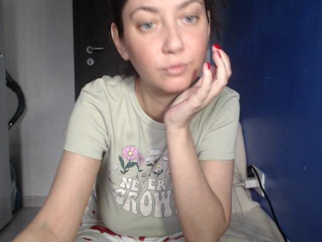 petitedanielle live cam on BongaCams