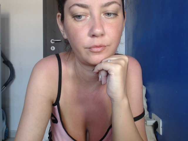 petitedanielle live webcam show