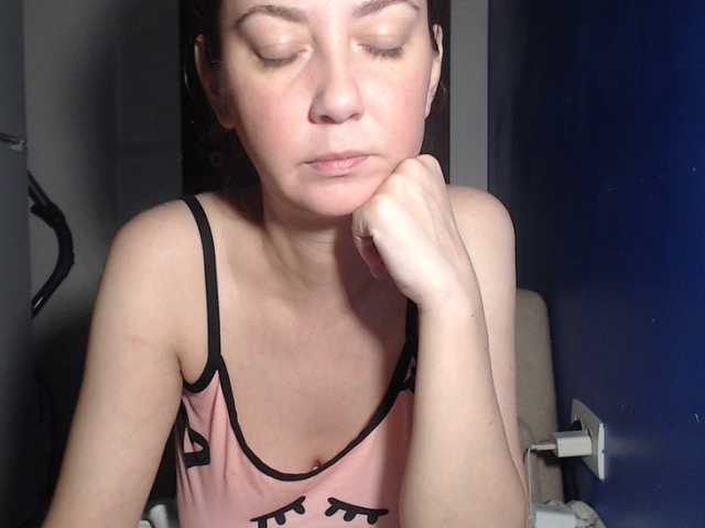 petitedanielle live cam on BongaCams