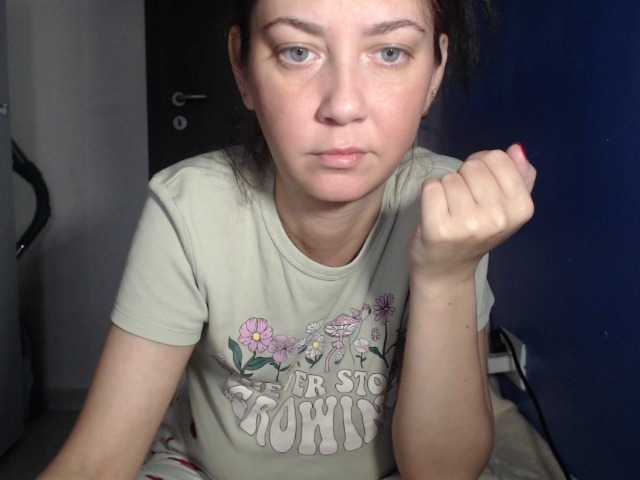 petitedanielle live cam on BongaCams