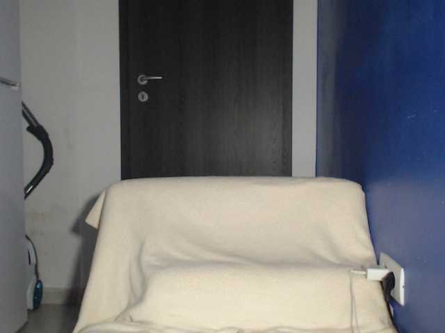 petitedanielle live webcam show