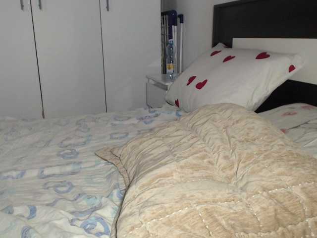 petitedanielle Live Cam on BongaCams