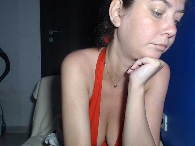 petitedanielle live cam on BongaCams