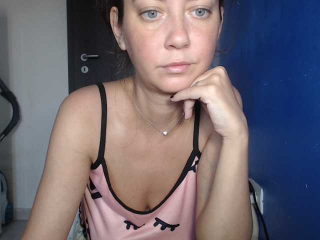 petitedanielle live webcam show
