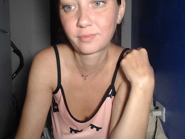 petitedanielle live cam on BongaCams