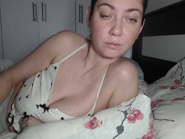 petitedanielle live cam on BongaCams