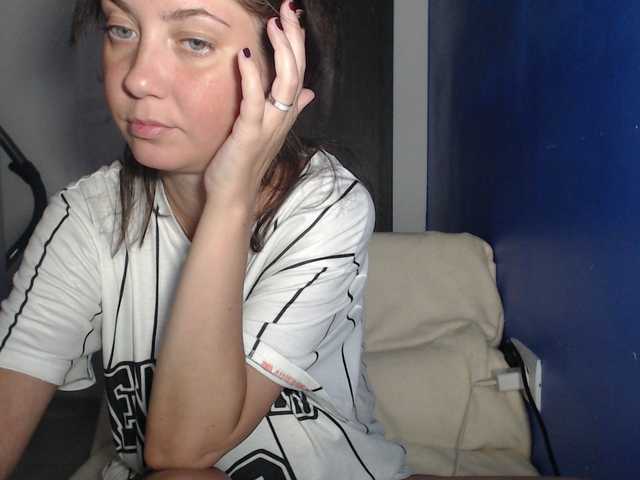 petitedanielle live cam on BongaCams