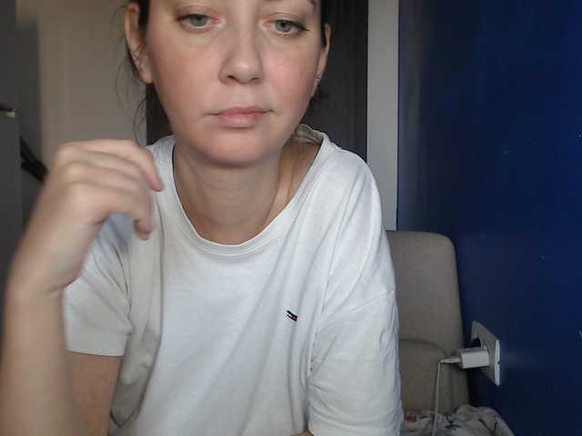 petitedanielle live cam on BongaCams