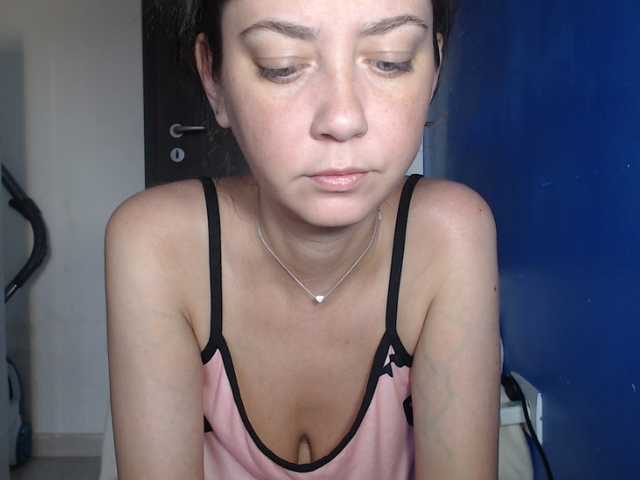 petitedanielle live webcam show