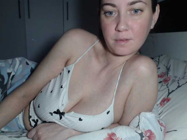 petitedanielle live cam on BongaCams