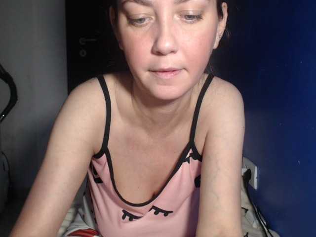 petitedanielle live cam on BongaCams